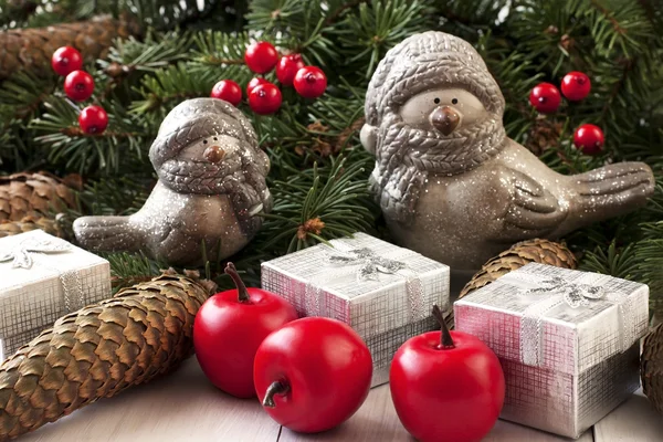 Carte de Noël avec pinsons et décoration — Photo