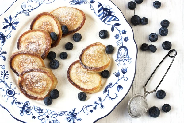 Placa de postre con panqueques y arándanos —  Fotos de Stock