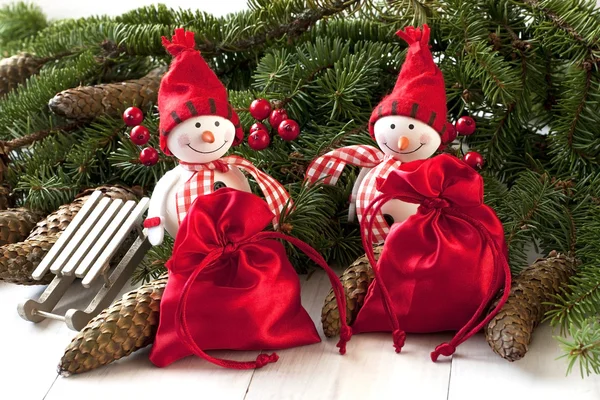 Two smiling snowmen friends in the snow — Stock Photo, Image