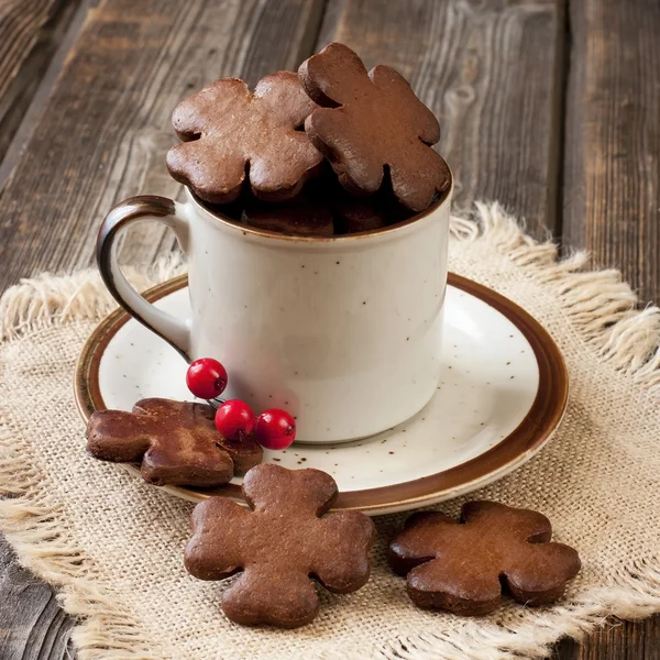 Pan de jengibre de Navidad en taza de cerámica — Foto de Stock