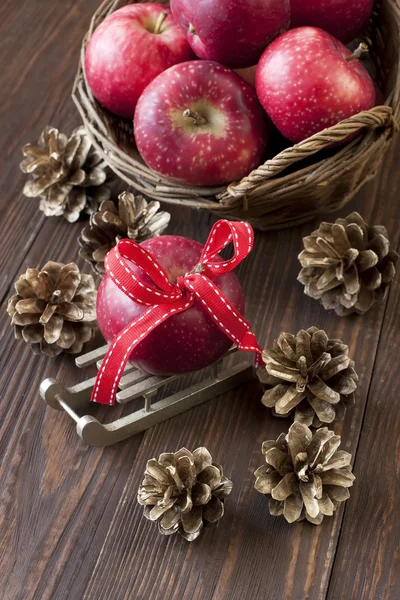 Composition avec pommes rouges — Photo