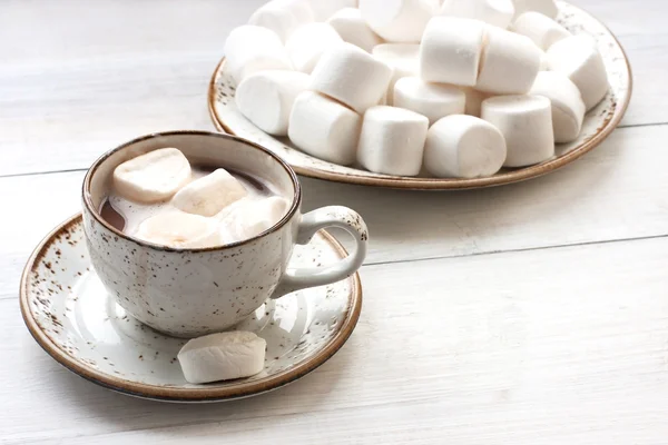 Tasse Kaffee mit süßen Keksen — Stockfoto