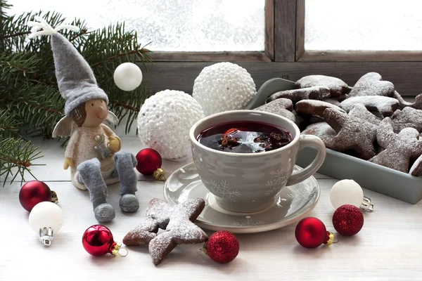 休日の装飾とクリスマスのジンジャーブレッド — ストック写真