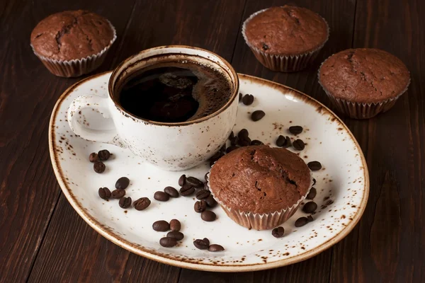 Koffiekopje met muffin — Stockfoto