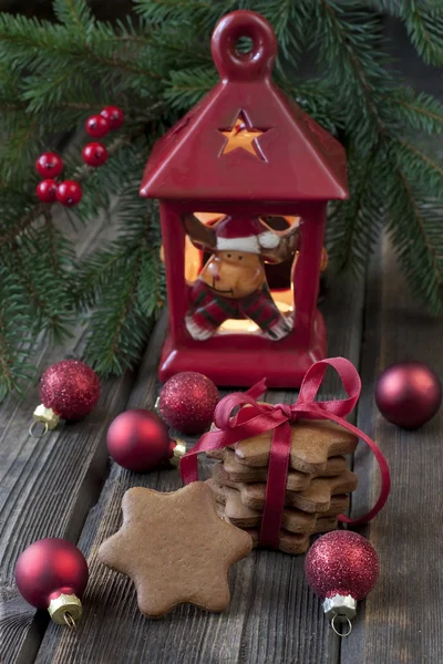 Vánoční perník s Dovolená dekorace — Stock fotografie