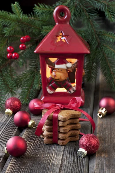 Pan de jengibre de Navidad con decoración navideña — Foto de Stock