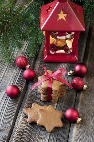 Pan de jengibre de Navidad con decoración navideña — Foto de Stock