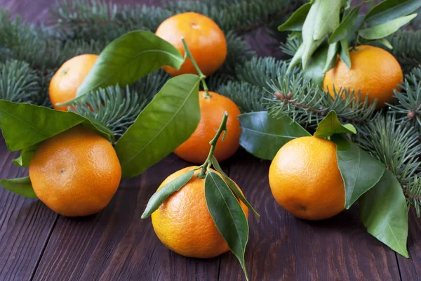 木製の背景に柑橘系の果物 — ストック写真