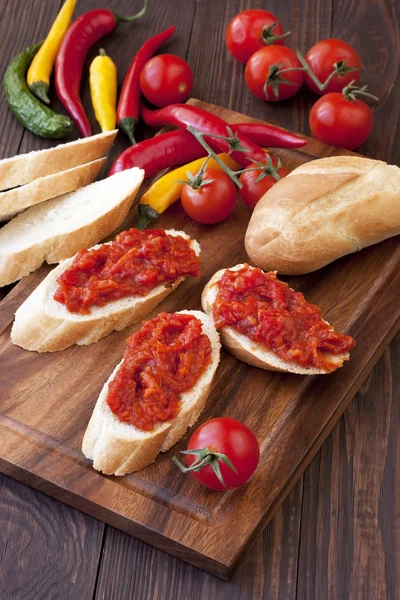 Chutney búlgaro con pan —  Fotos de Stock