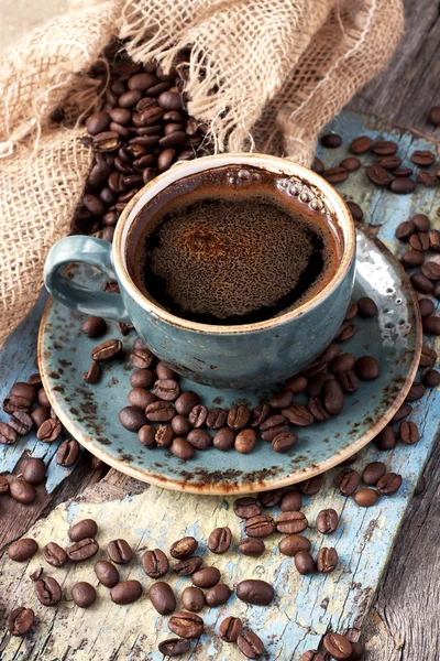 Tasse à café sur fond en bois — Photo