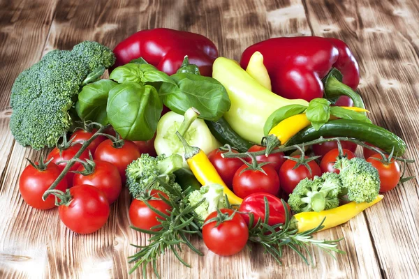 Fresh vegetables on wooden background — Stock Photo, Image