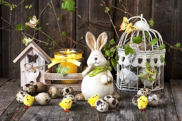 Vintage easter decoration with eggs and rabbit — Stock Photo, Image