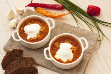 Geleneksel Rus ekşi lahana çorbası.