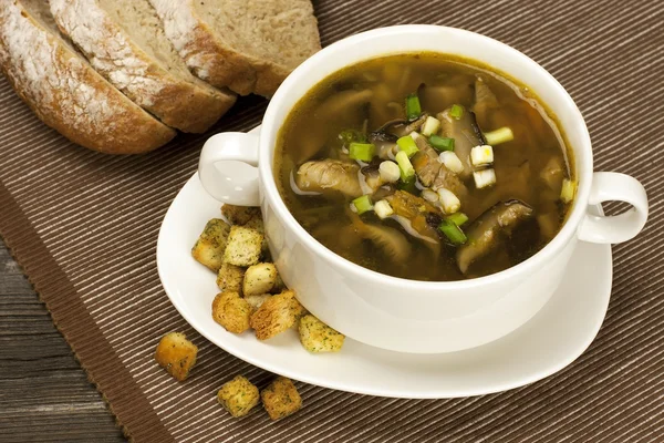 Una taza de sopa fresca de champiñones —  Fotos de Stock