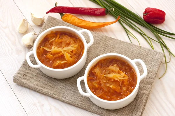 Geleneksel Rus ekşi lahana çorbası.