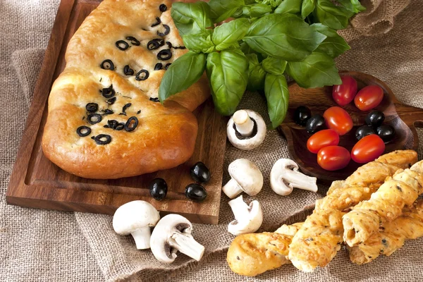 Läckra typisk focaccia bröd från Italien — Stockfoto