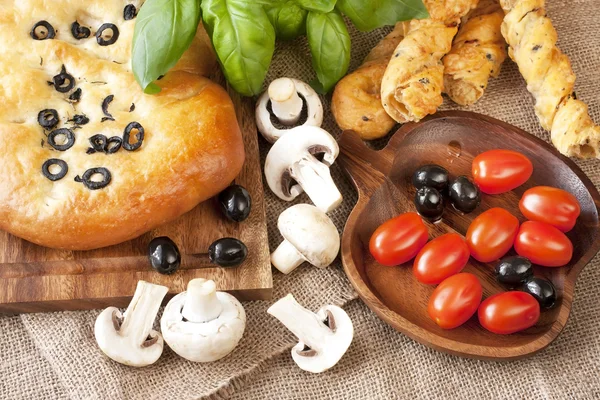 Delicioso pão típico focaccia da Itália — Fotografia de Stock