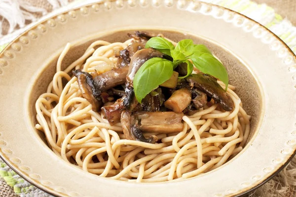 Pasta with mushrooms and sauce — Stock Photo, Image