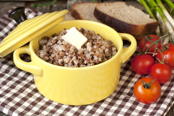 Crumbly buckwheat with butter, food healthy — Stock Photo, Image