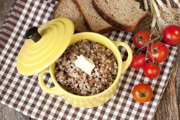 Crumbly buckwheat with butter, food healthy — Stock Photo, Image