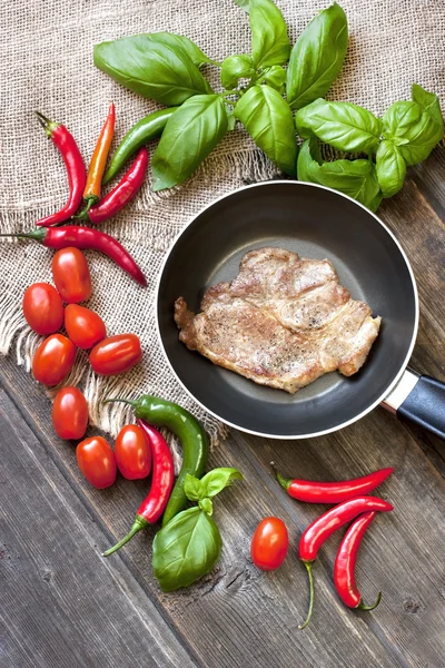 Fleisch mit Gemüse — Stockfoto