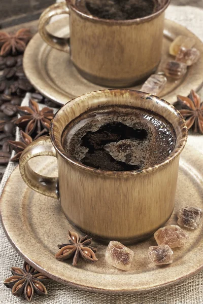 Taza de café sobre fondo de madera — Foto de Stock