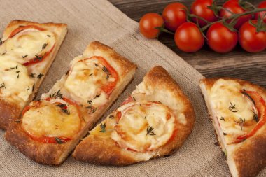 peynir, biber ve et pizza