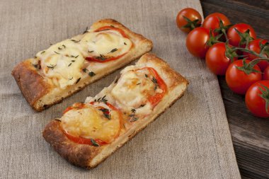 peynir, biber ve et pizza