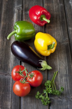 Patlıcan, domates ve kırmızı biber