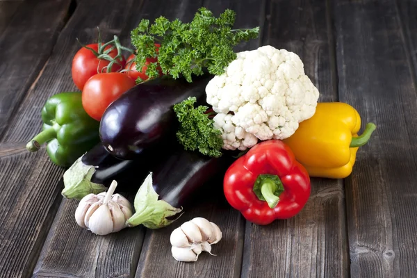 Fresh vegetables with leaves — Stock Photo, Image