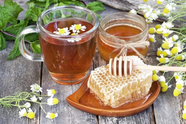 Honey, camomile and  tea on wooden  background — Stockfoto