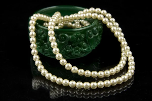 Perlový náhrdelník v pojetí módy a krásy — Stock fotografie