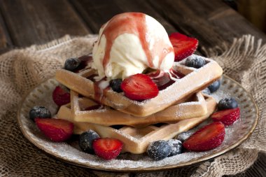 Taze meyve ile ev yapımı gözleme