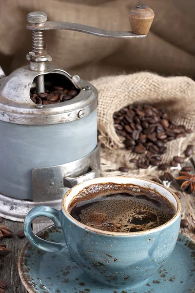 Taza de café y granos de café — Foto de Stock