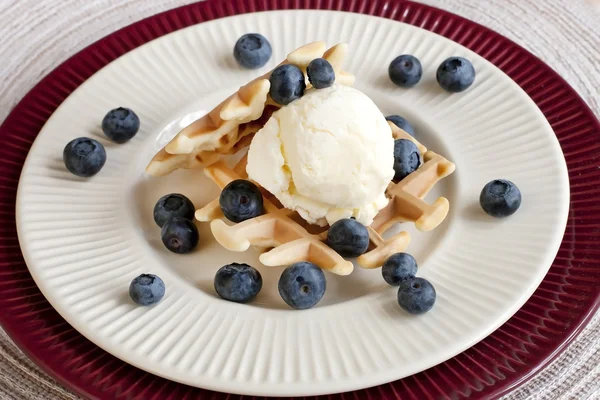 Gofres belgas con helado —  Fotos de Stock