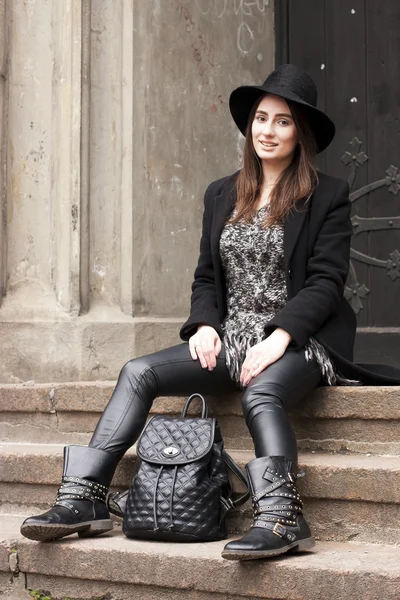 Young woman portrait smiling outdoors on the street — Stock Photo, Image