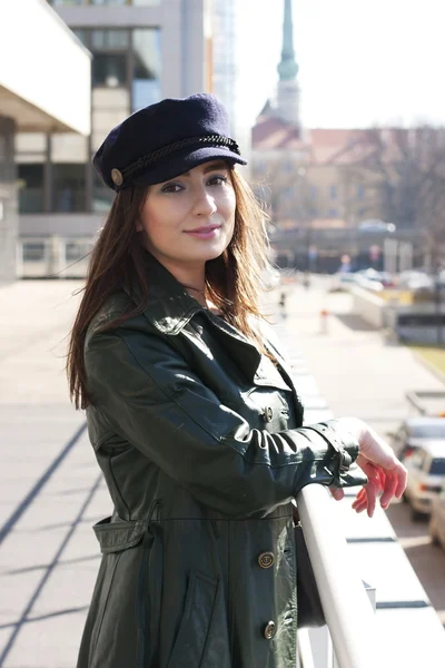 Beautiful young woman  in hat and coat — Stock Photo, Image