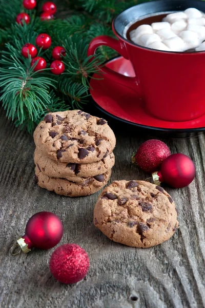 Vánoční perník cookies s horkým nápojem — Stock fotografie
