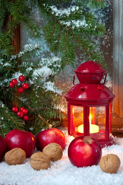 Composición navideña con linterna —  Fotos de Stock