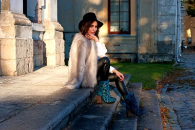 Güzel bir kızın portresi.