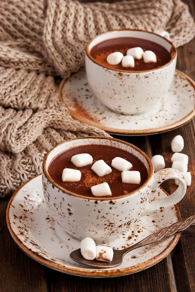 Hausgemachte dunkle heiße Schokolade mit Marshmallows — Stockfoto