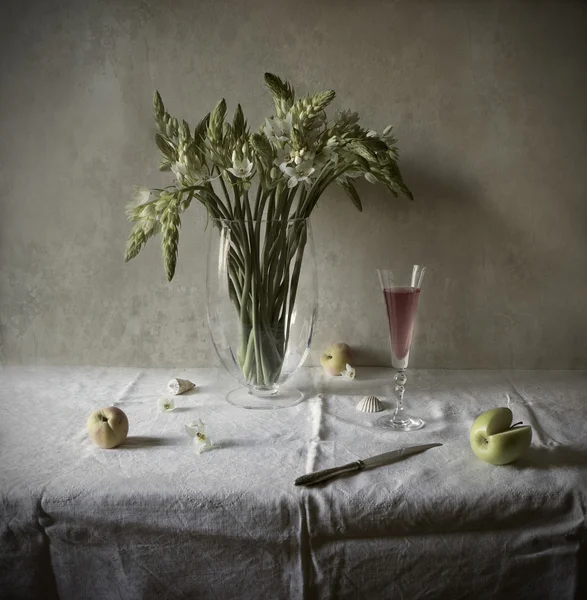 Blommor och frukter — Stockfoto