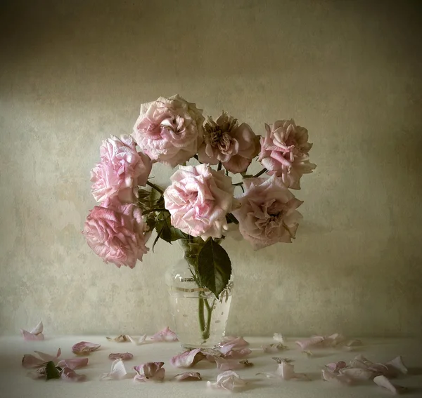 çiçekli natürmort