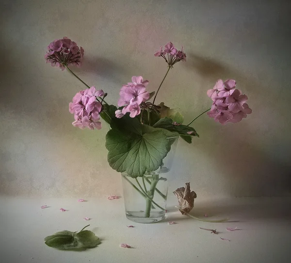 çiçekli natürmort