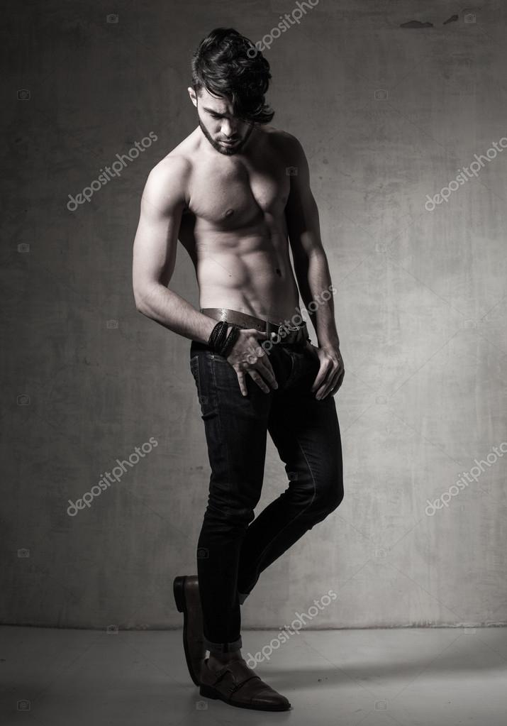 Top modello nudo
