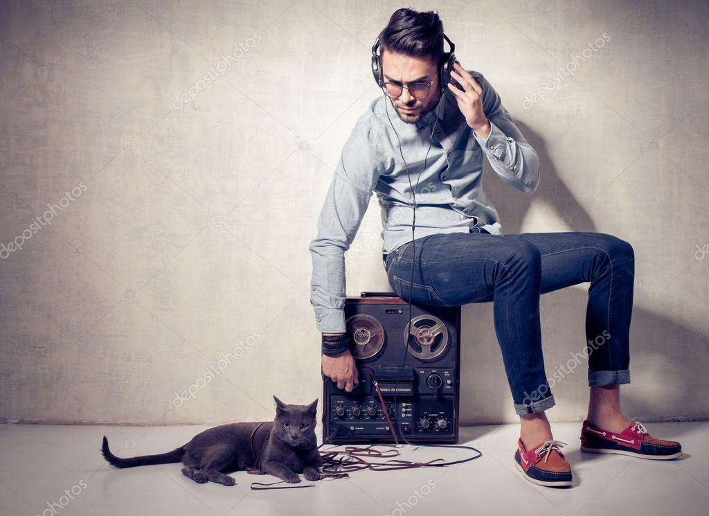 La musique écoutant chat chat écoutant