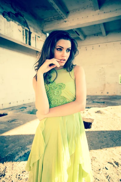 Model in green dress posing — Stock Photo, Image