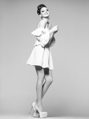 güzel bir kadın kılığında