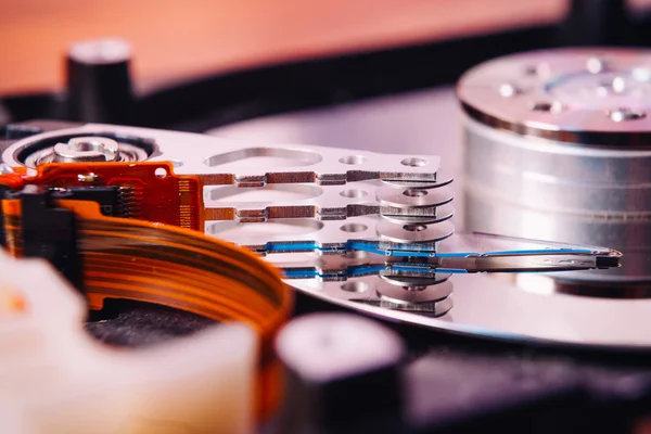 İç sabit disk closeup ahşap arka plan üzerinde