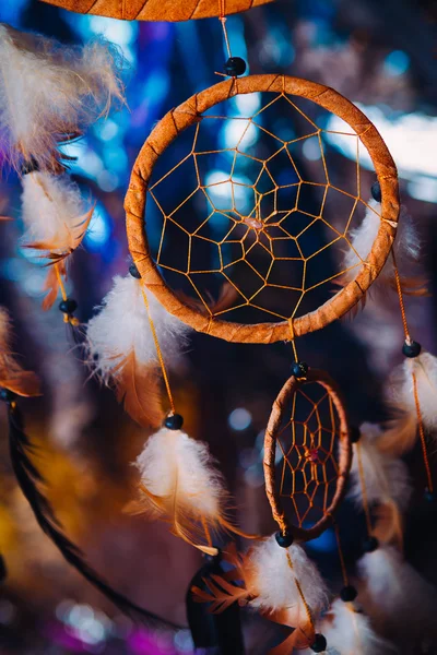 Dream catcher a fényes színes háttérrel — Stock Fotó